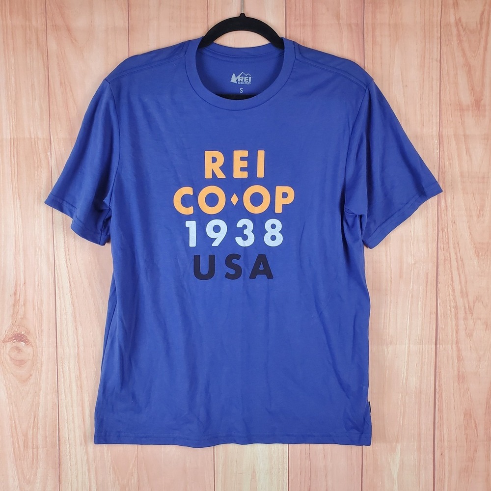 Rei Mens T-Shirt Sz Small Blue Cotton Spell Out Logo Crew-Neck Short Sleeve